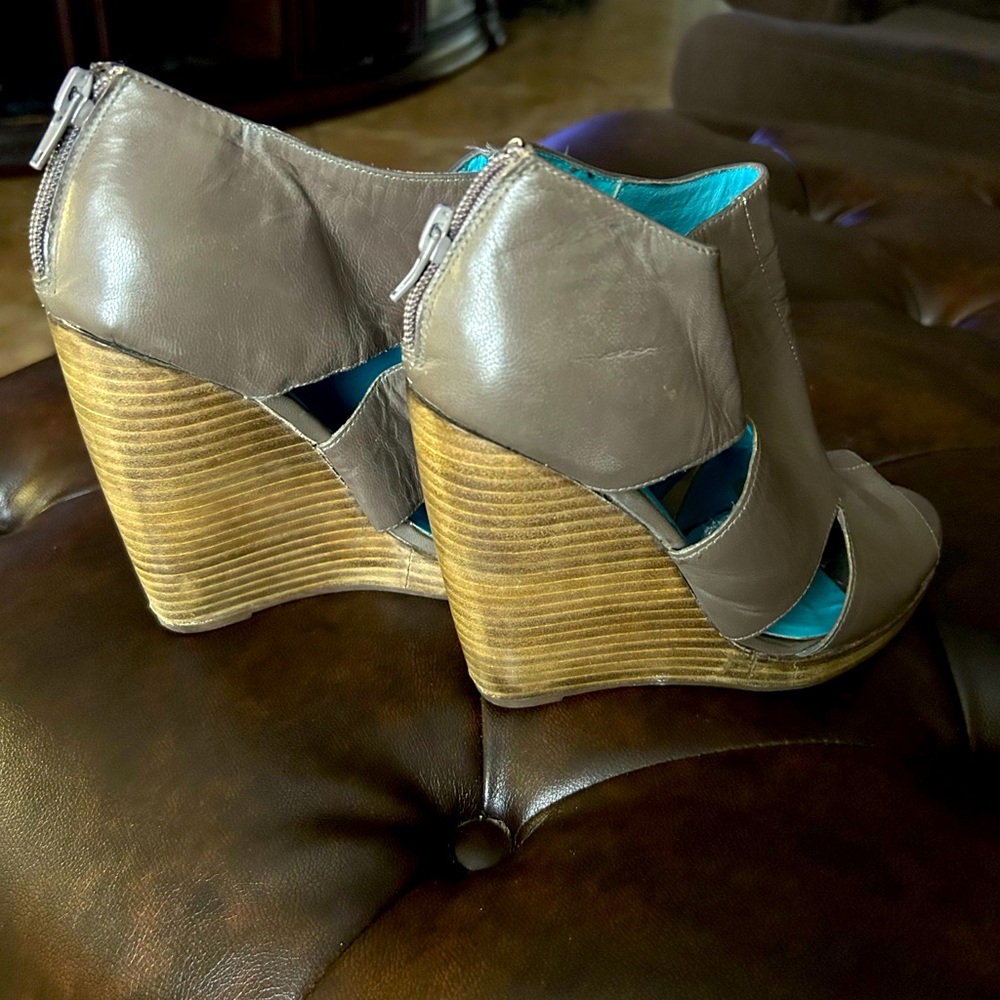 Matiko bootie wedges size 8 in used good condition